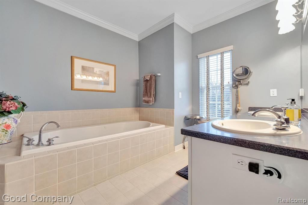 698 W BLUFF, Rochester Hills, MI 48307 — Photo 22