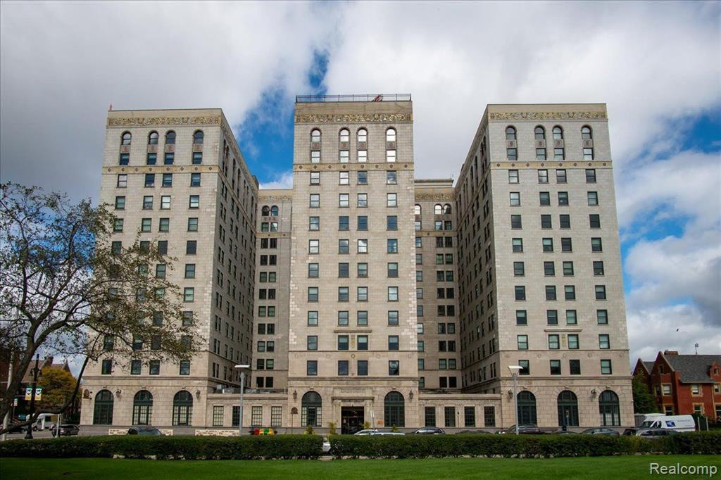 15 E KIRBY Street, 630, Detroit, MI 48202 — front exterior