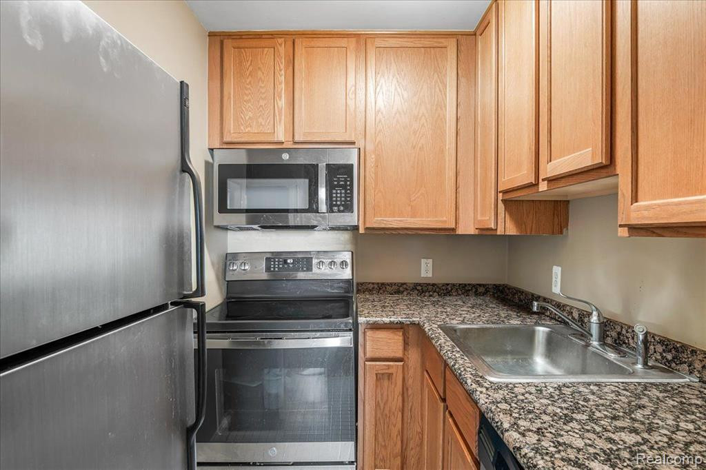 15 E KIRBY Street, 630, Detroit, MI 48202 — Photo 11