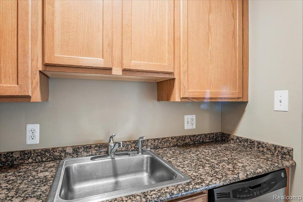 15 E KIRBY Street, 630, Detroit, MI 48202 — Photo 12