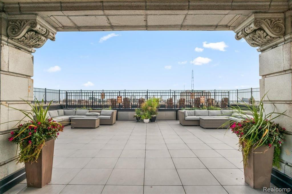 15 E KIRBY Street, 630, Detroit, MI 48202 — Photo 17