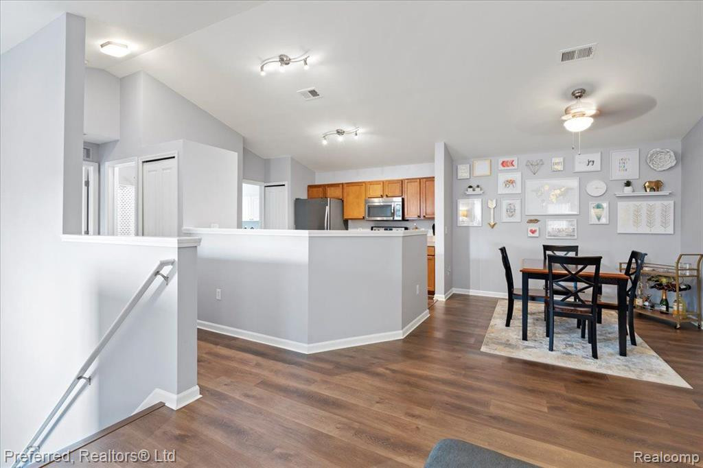 4211 Berkeley Avenue, Canton, MI 48188 — Photo 9
