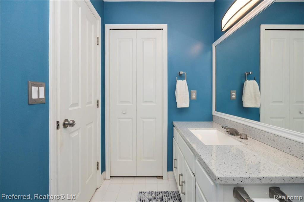 4211 Berkeley Avenue, Canton, MI 48188 — Photo 15
