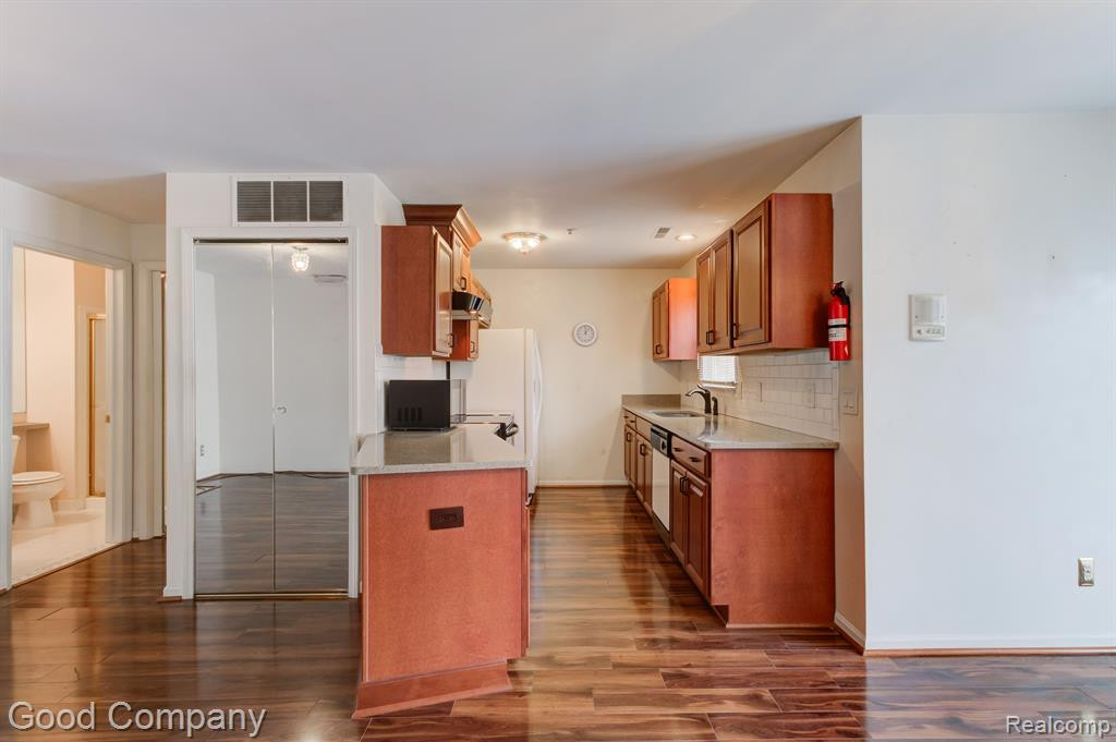 1719 CAMPAU FARMS Circle, 38, Detroit, MI 48207 — Photo 10