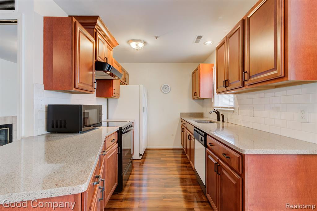 1719 CAMPAU FARMS Circle, 38, Detroit, MI 48207 — Photo 12