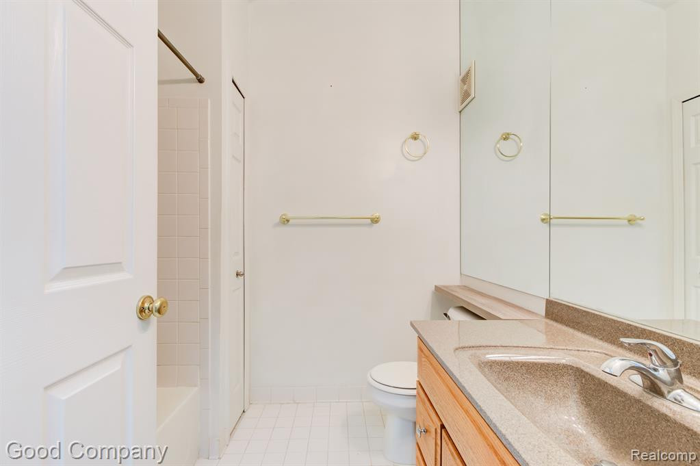 1719 CAMPAU FARMS Circle, 38, Detroit, MI 48207 — Photo 27