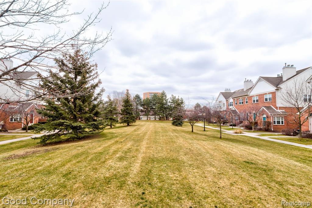1719 CAMPAU FARMS Circle, 38, Detroit, MI 48207 — Photo 31