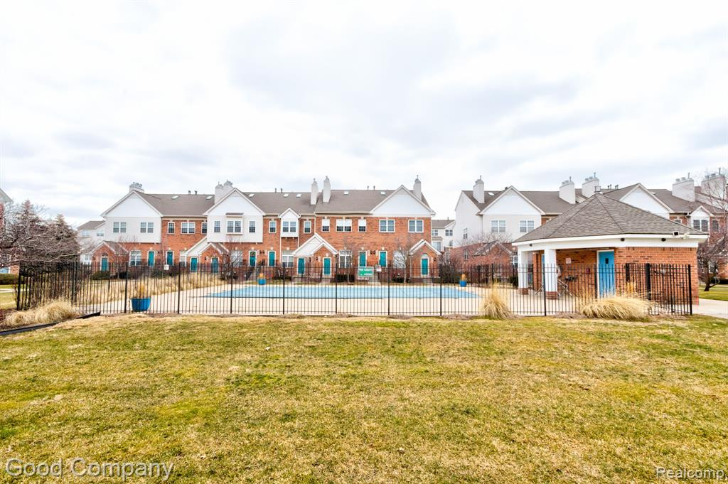 1719 CAMPAU FARMS Circle, 38, Detroit, MI 48207 — Photo 33