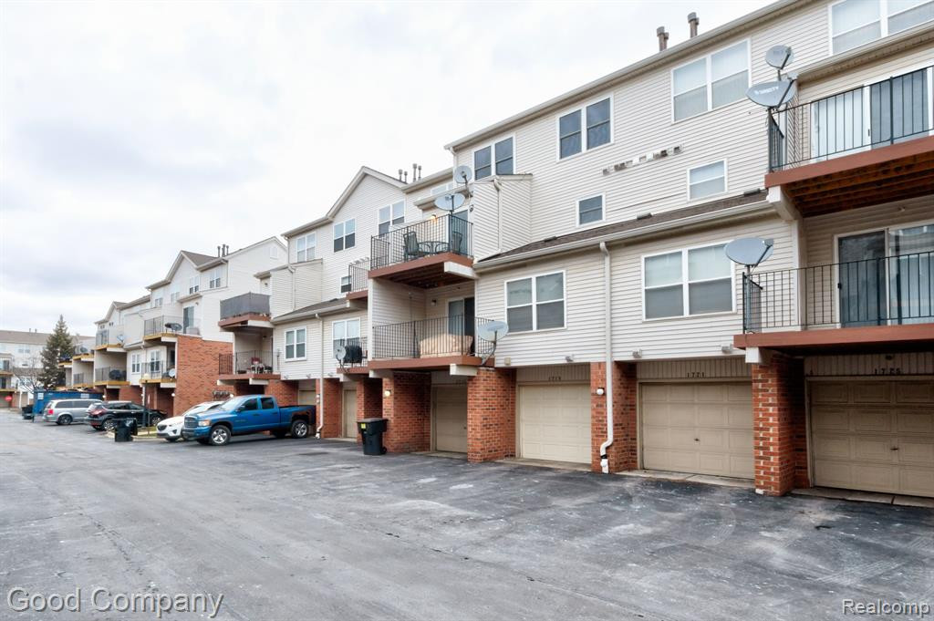 1719 CAMPAU FARMS Circle, 38, Detroit, MI 48207 — Photo 35