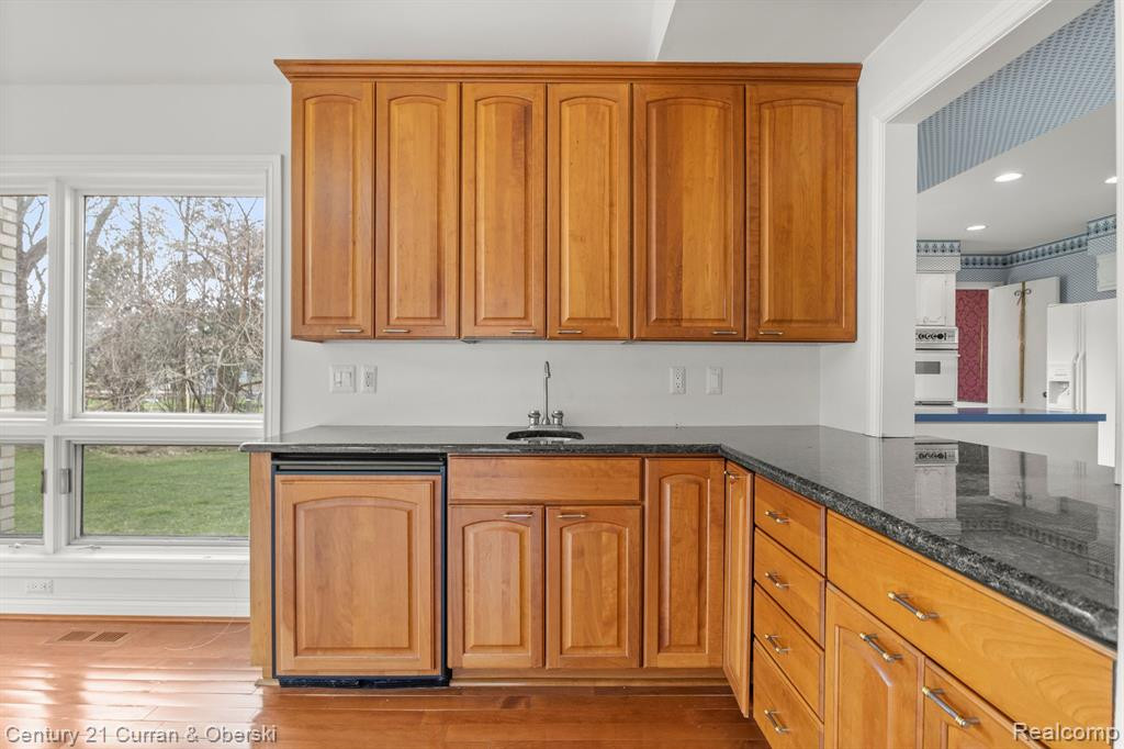 764 FOX RIVER Drive, Bloomfield Hills, MI 48304 — Photo 12