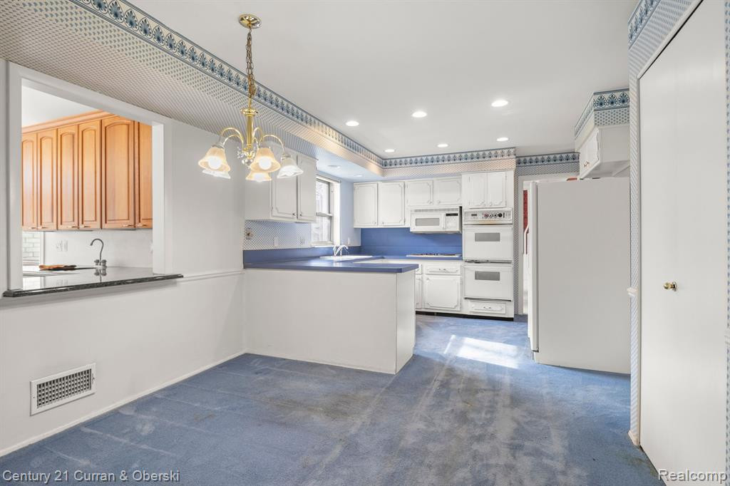 764 FOX RIVER Drive, Bloomfield Hills, MI 48304 — Photo 14