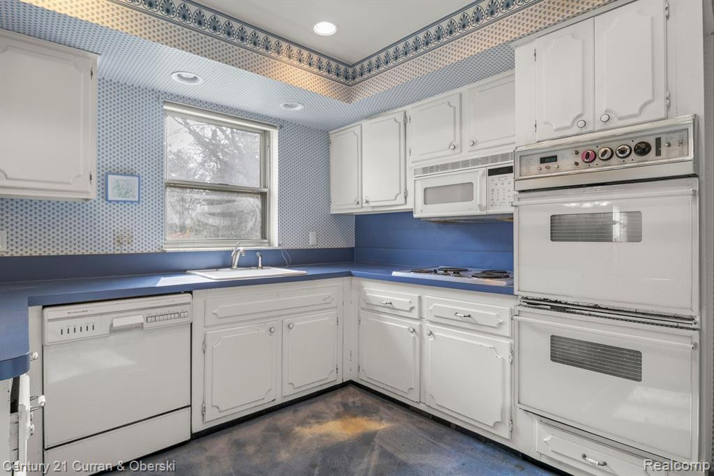 764 FOX RIVER Drive, Bloomfield Hills, MI 48304 — Photo 15