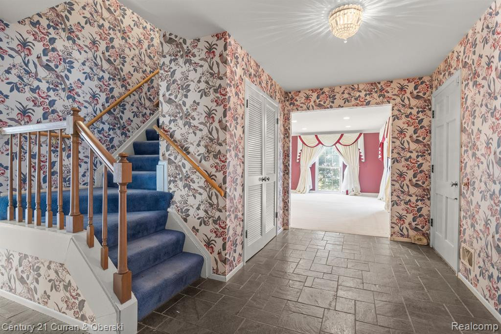 764 FOX RIVER Drive, Bloomfield Hills, MI 48304 — Photo 24