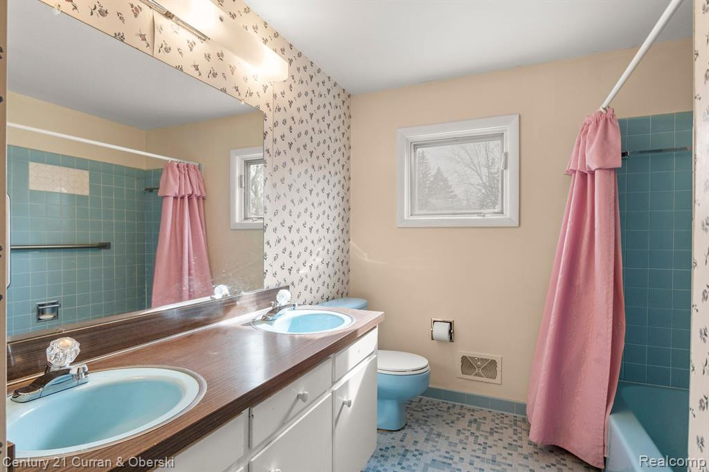 764 FOX RIVER Drive, Bloomfield Hills, MI 48304 — Photo 36