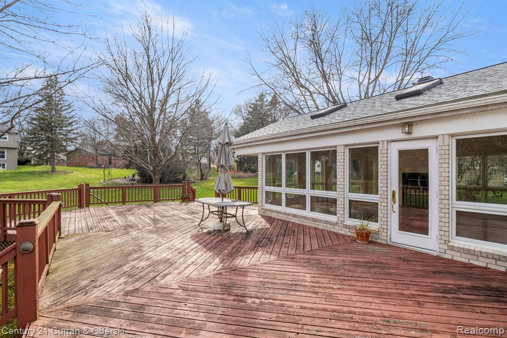 764 FOX RIVER Drive, Bloomfield Hills, MI 48304 — Photo 40
