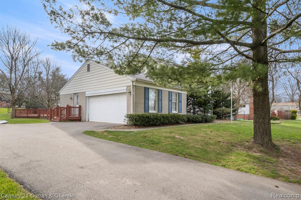 764 FOX RIVER Drive, Bloomfield Hills, MI 48304 — Photo 47