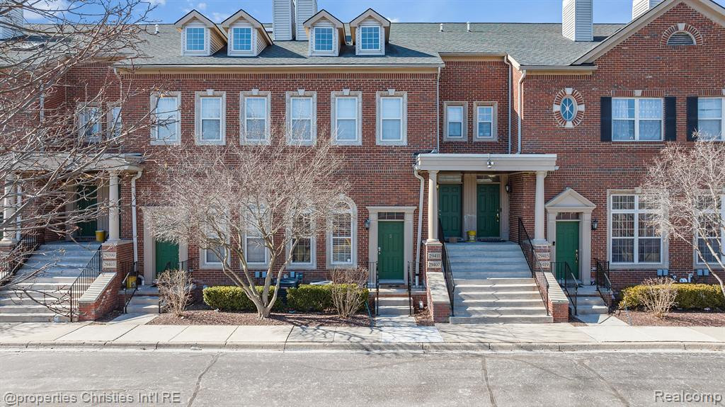 29407 GLEN OAKS Boulevard E, Farmington Hills, MI 48334 — Photo 2