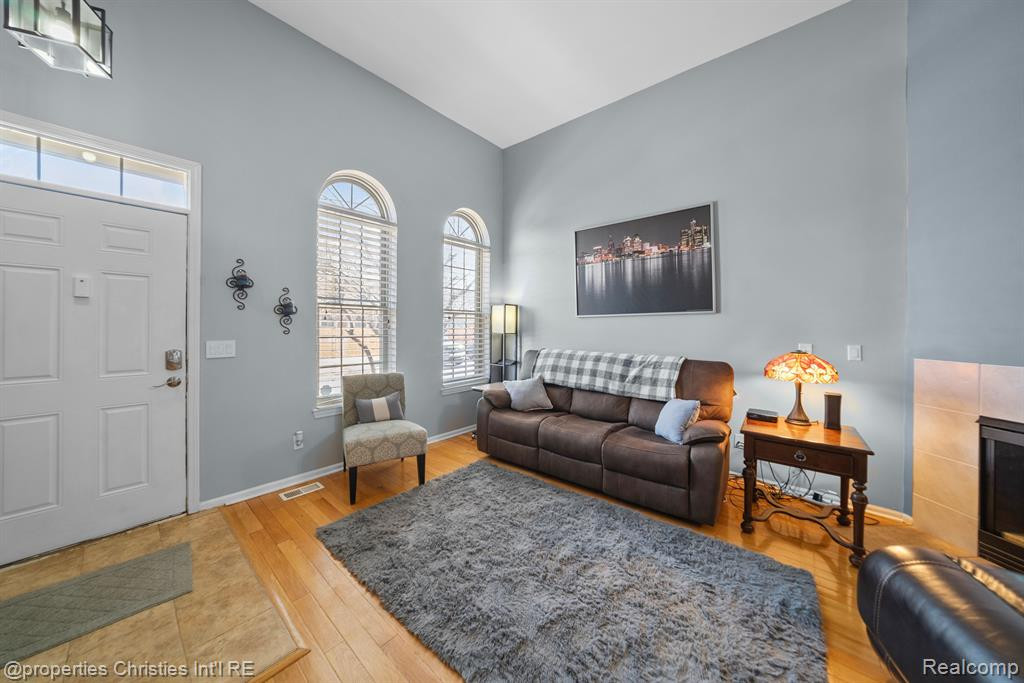 29407 GLEN OAKS Boulevard E, Farmington Hills, MI 48334 — Photo 4