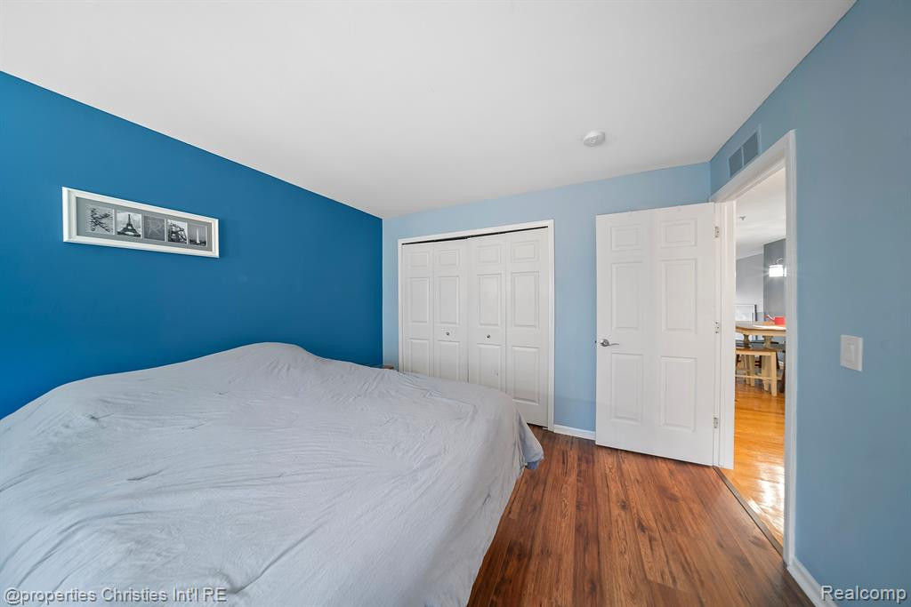29407 GLEN OAKS Boulevard E, Farmington Hills, MI 48334 — Photo 15