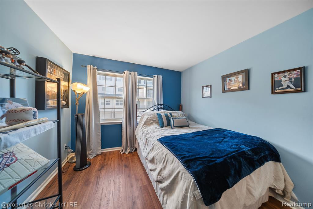 29407 GLEN OAKS Boulevard E, Farmington Hills, MI 48334 — Photo 16