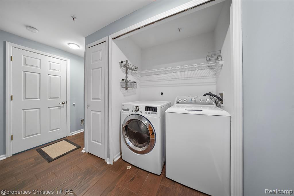 29407 GLEN OAKS Boulevard E, Farmington Hills, MI 48334 — Photo 17