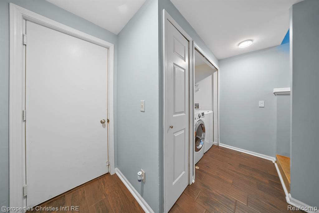 29407 GLEN OAKS Boulevard E, Farmington Hills, MI 48334 — Photo 18