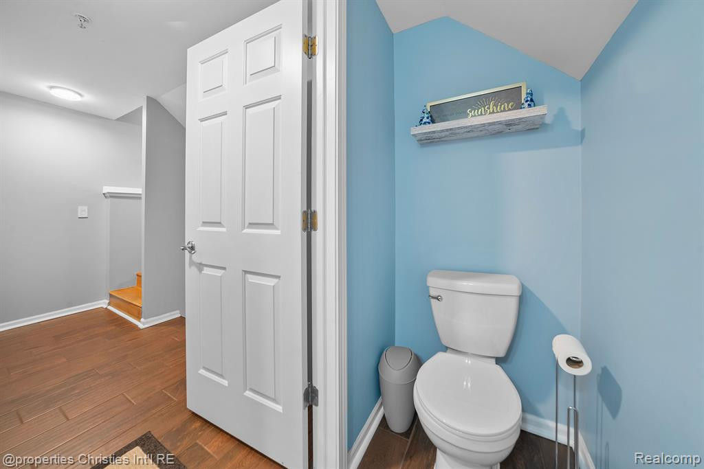 29407 GLEN OAKS Boulevard E, Farmington Hills, MI 48334 — Photo 20