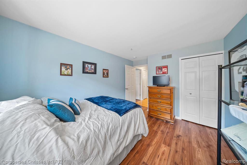 29407 GLEN OAKS Boulevard E, Farmington Hills, MI 48334 — Photo 23