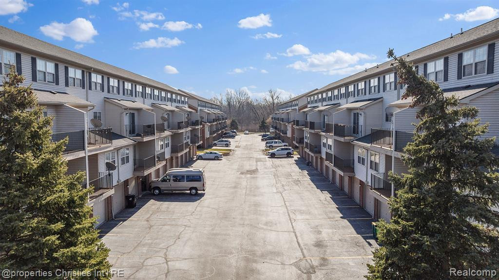 29407 GLEN OAKS Boulevard E, Farmington Hills, MI 48334 — Photo 27
