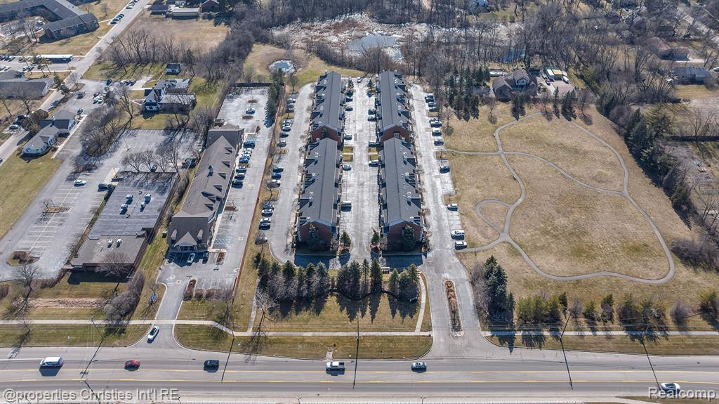 29407 GLEN OAKS Boulevard E, Farmington Hills, MI 48334 — Photo 30