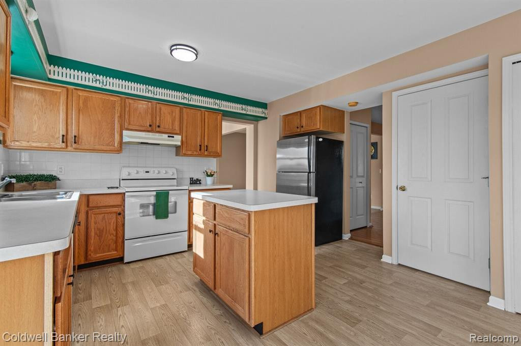 3084 RIVER MEADOW Circle, Canton, MI 48188 — Photo 12