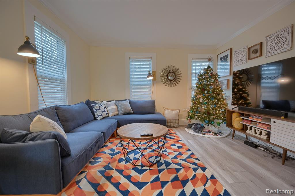 915 MAIN Street, Fenton, MI 48430 — Photo 9