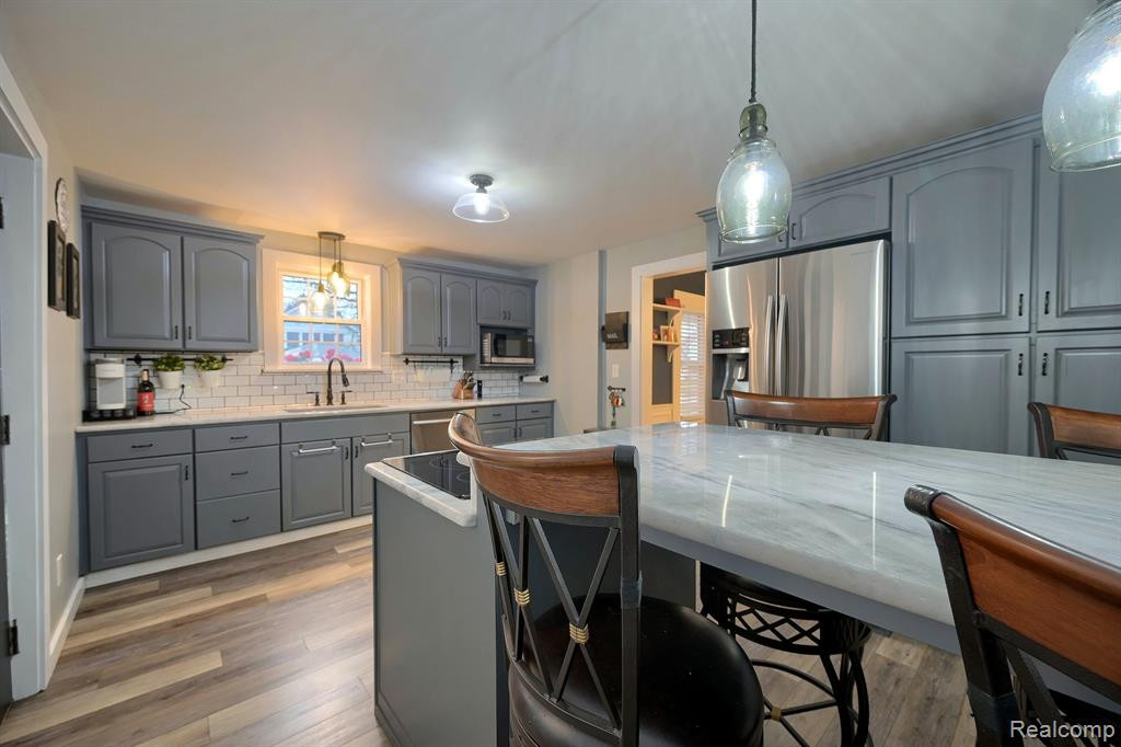 915 MAIN Street, Fenton, MI 48430 — Photo 14