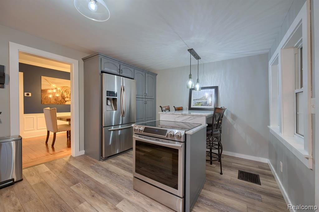 915 MAIN Street, Fenton, MI 48430 — Photo 15