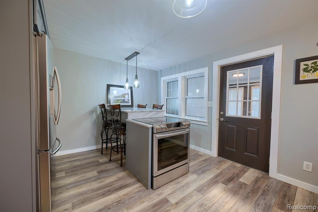 915 MAIN Street, Fenton, MI 48430 — Photo 17