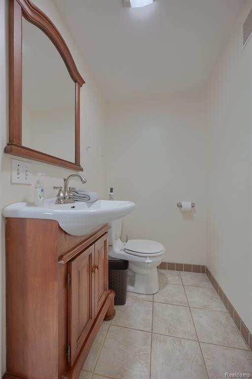 915 MAIN Street, Fenton, MI 48430 — Photo 18