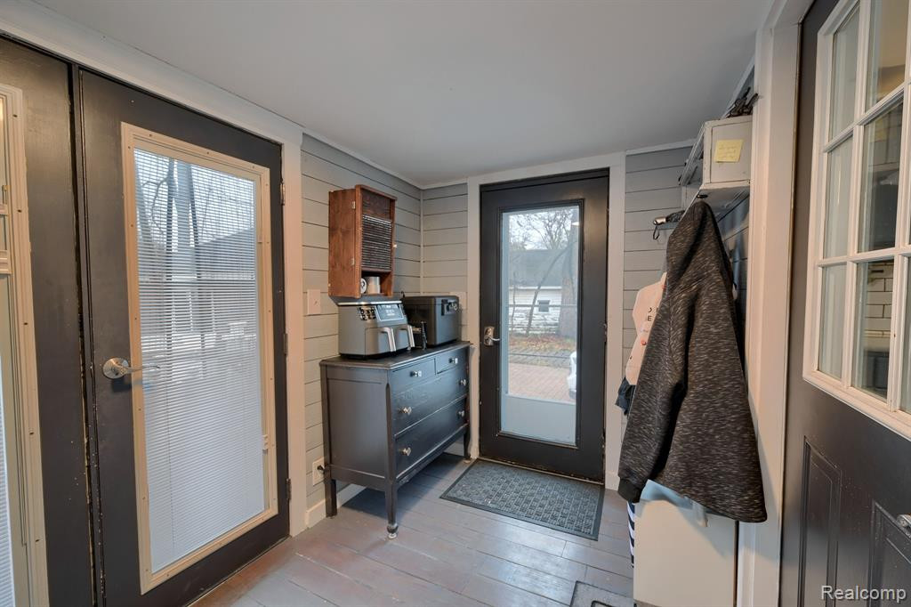 915 MAIN Street, Fenton, MI 48430 — Photo 20