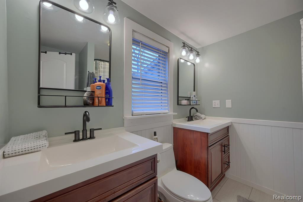 915 MAIN Street, Fenton, MI 48430 — Photo 25