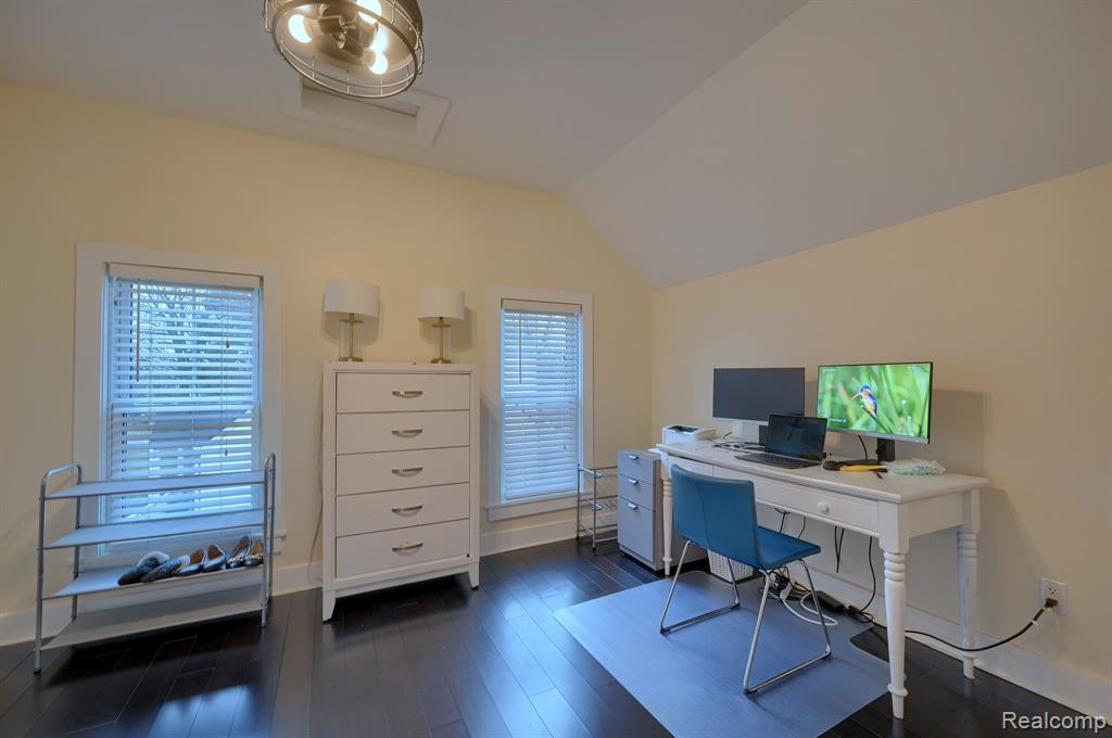 915 MAIN Street, Fenton, MI 48430 — Photo 29