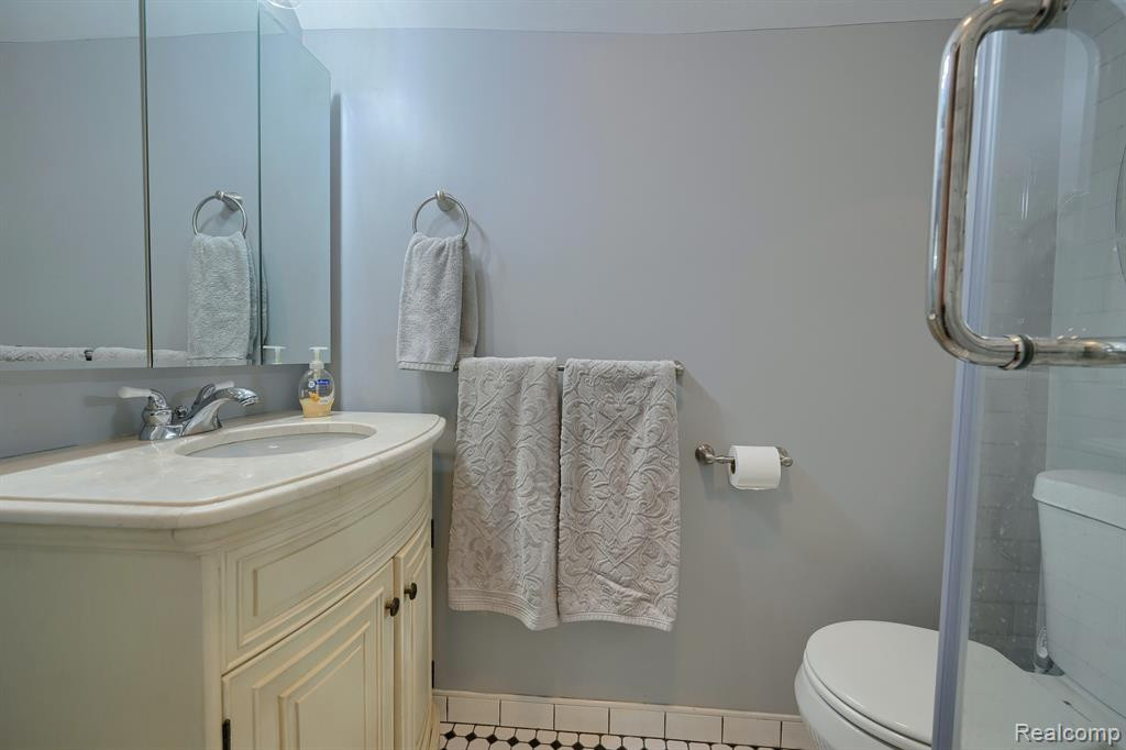 915 MAIN Street, Fenton, MI 48430 — Photo 31