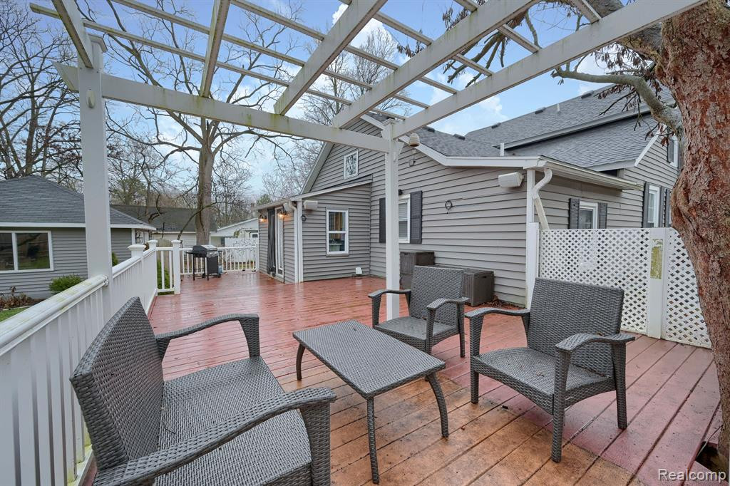 915 MAIN Street, Fenton, MI 48430 — Photo 36