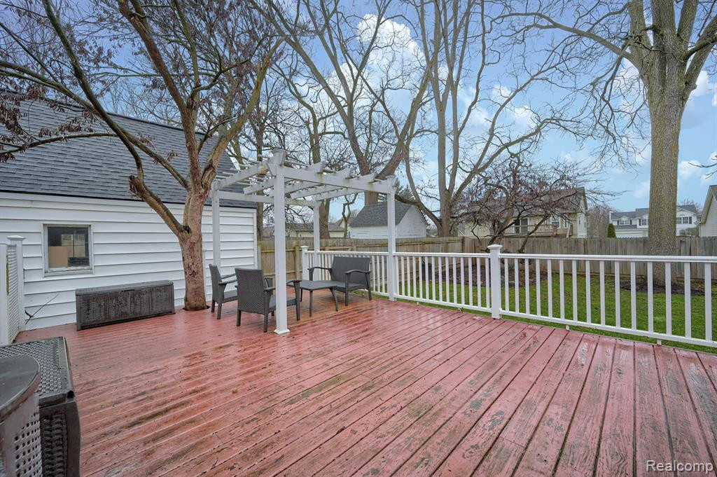 915 MAIN Street, Fenton, MI 48430 — Photo 37