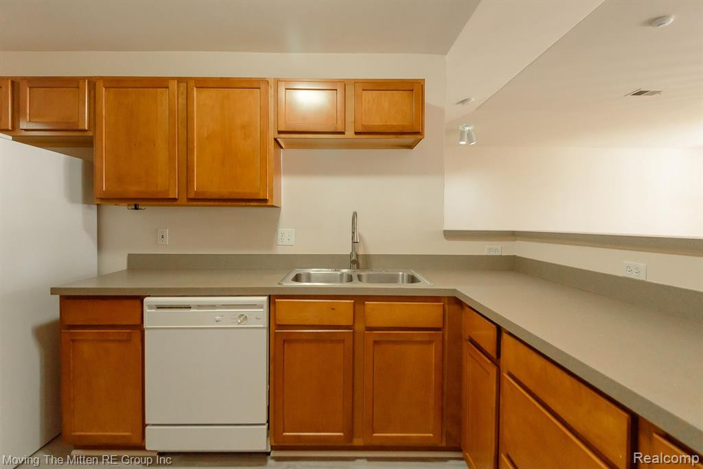 4056 BERKELEY Avenue, Canton, MI 48188 — Photo 9