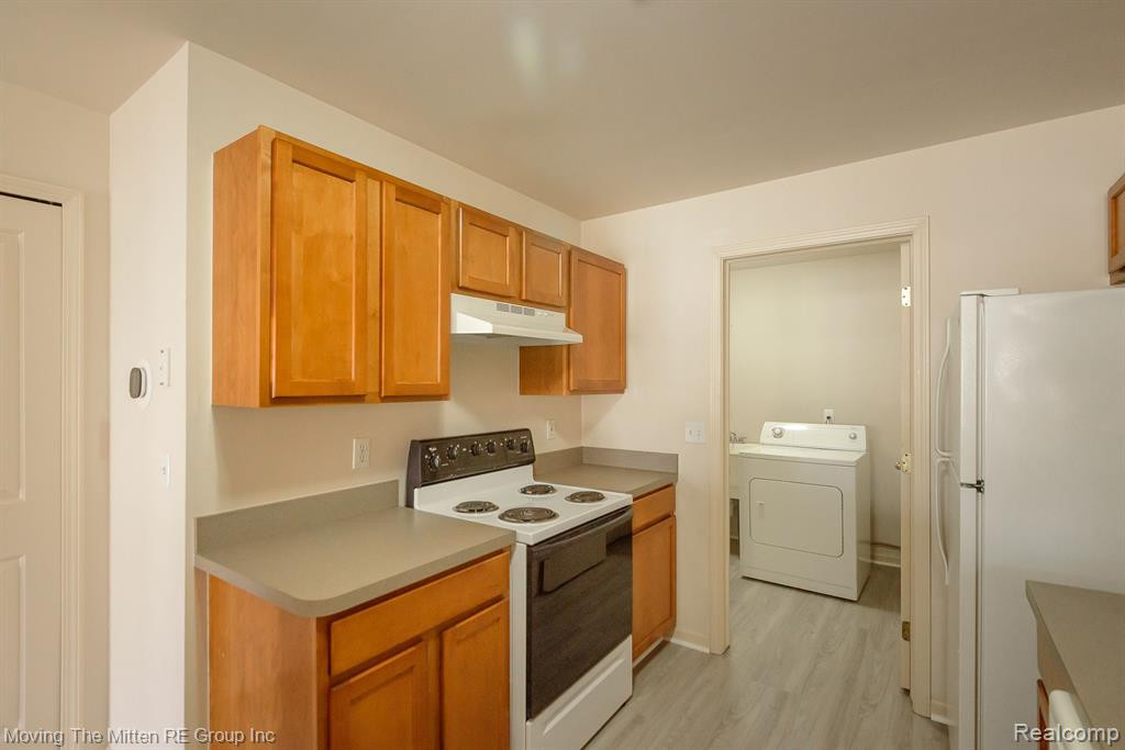 4056 BERKELEY Avenue, Canton, MI 48188 — Photo 10