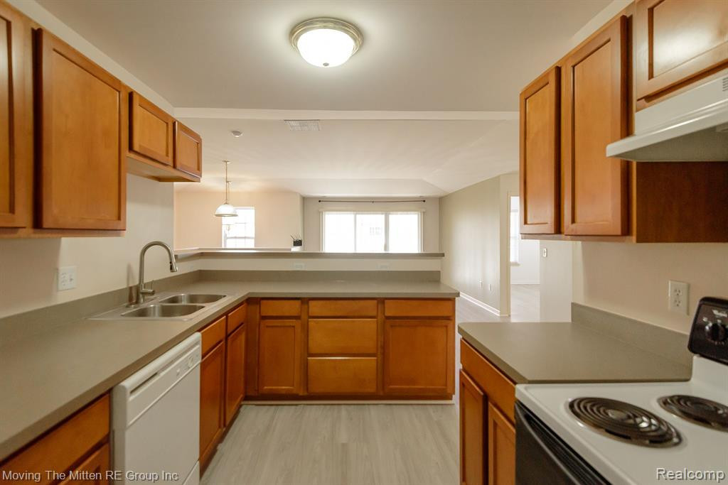 4056 BERKELEY Avenue, Canton, MI 48188 — Photo 11