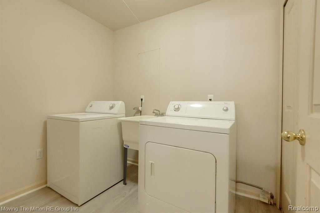 4056 BERKELEY Avenue, Canton, MI 48188 — Photo 12