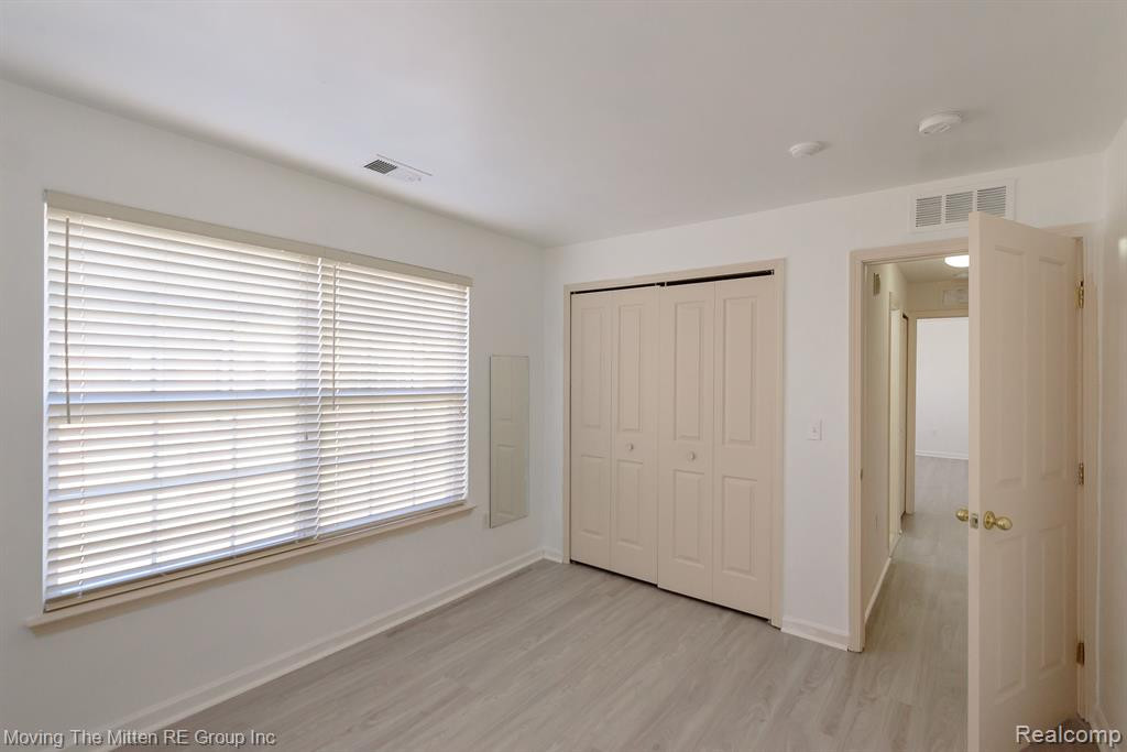 4056 BERKELEY Avenue, Canton, MI 48188 — Photo 24