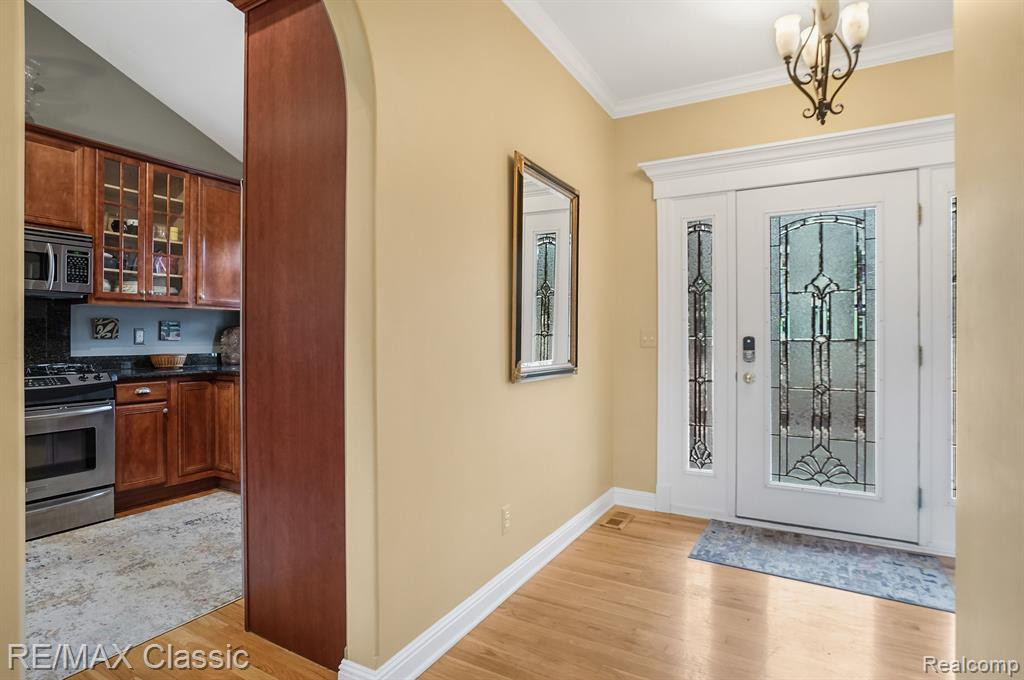 606 FLORENCE Court, Milford, MI 48381 — Photo 4