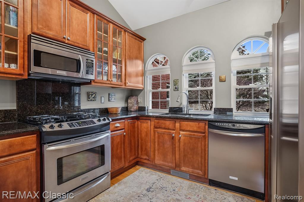 606 FLORENCE Court, Milford, MI 48381 — Photo 7