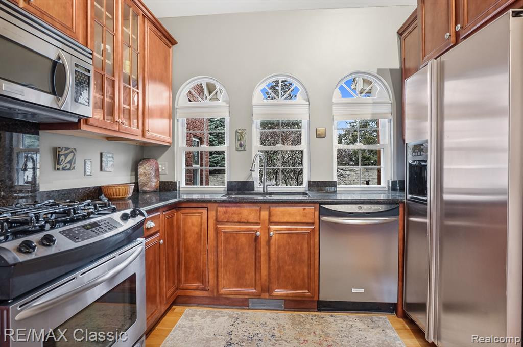606 FLORENCE Court, Milford, MI 48381 — Photo 8
